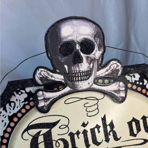 Source Unknown Black and White Trick or Treat Sign - Picture 2 of 4